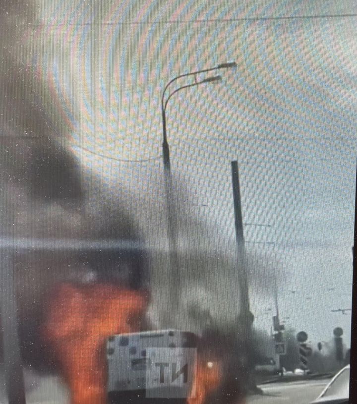 В столице РТ загорелся грузовой уборочный автомобиль