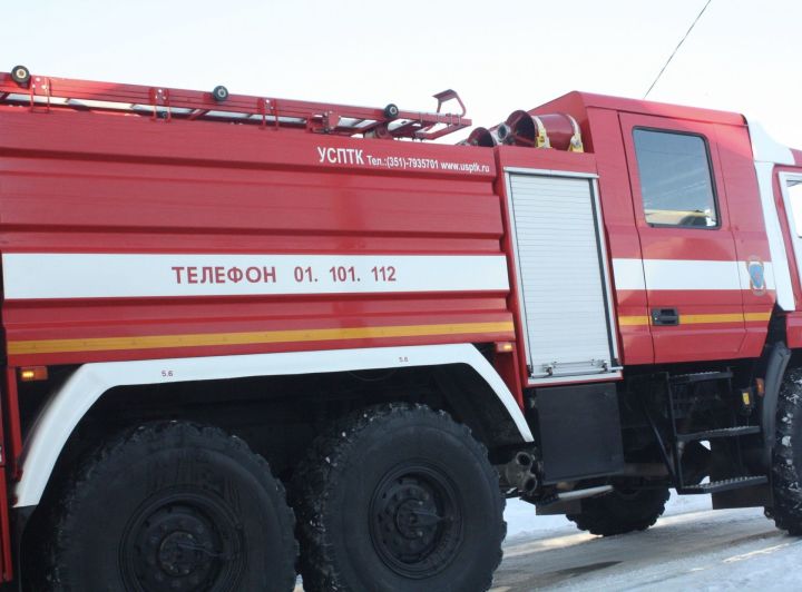 В Казани огнеборцы спасли мужчину из горящей квартиры