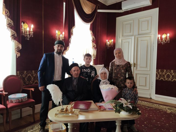 Супруги Киямовы из Чистополя отметили бриллиантовую свадьбу