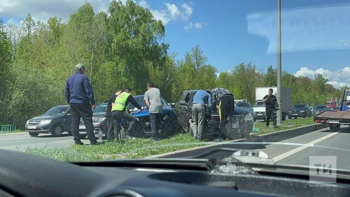 На выезде из Казани произошло массовое ДТП