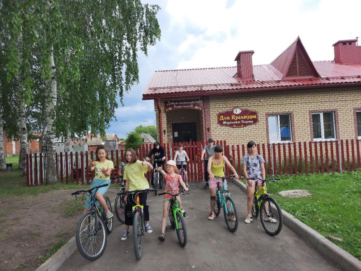 Каникулы: дети чистопольского села совершили веселый велопробег