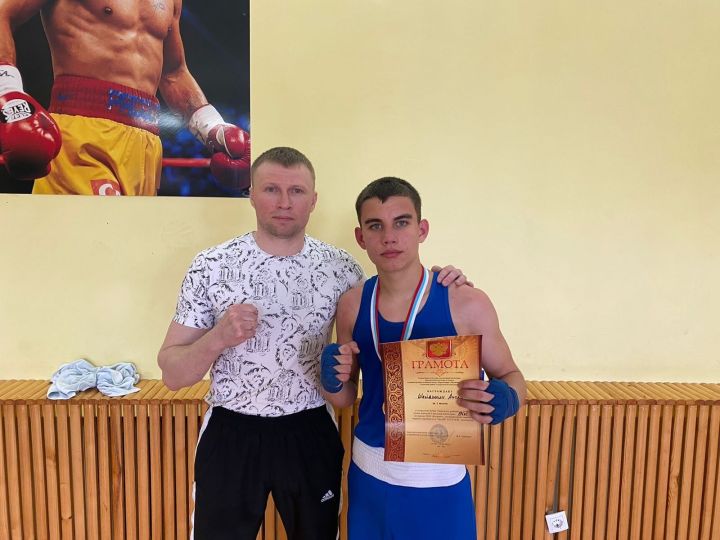 Чистопольский боксер завоевал золото в турнире на кубок Увинского района по боксу