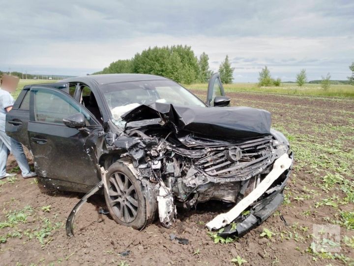 На трассе в Алькеевском районе столкнулись «Лада» и «Mazda»