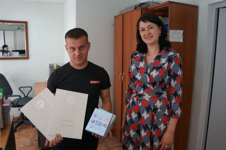 В чистопольском  отделе ЗАГС поздравили родителей близнецов