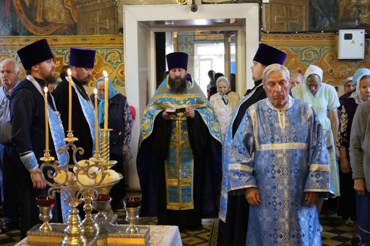 В храме Казанской иконы Божией Матери совершено всенощное бдение