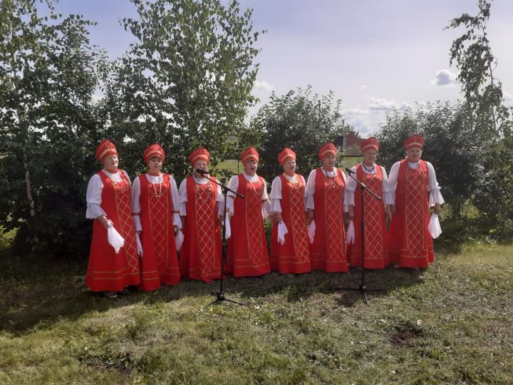 Ансамбль из Чистопольского района с концертной программой побывал в соседнем селе
