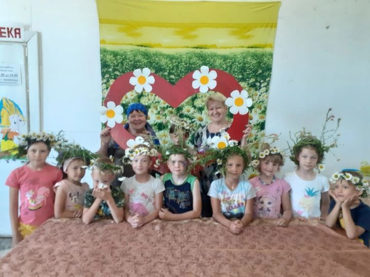 С детьми из Чистопольского села провели игровую программу, посвященную Дню сплетения венков