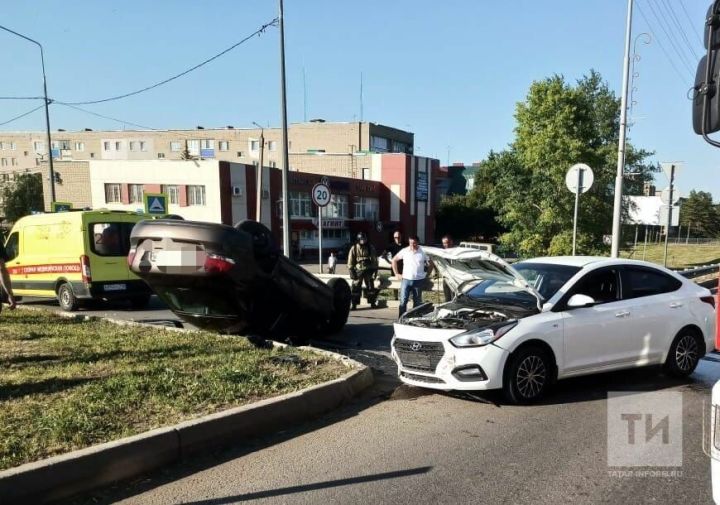 В Лениногорске в результате ДТП, легковушка перевернулась на крышу