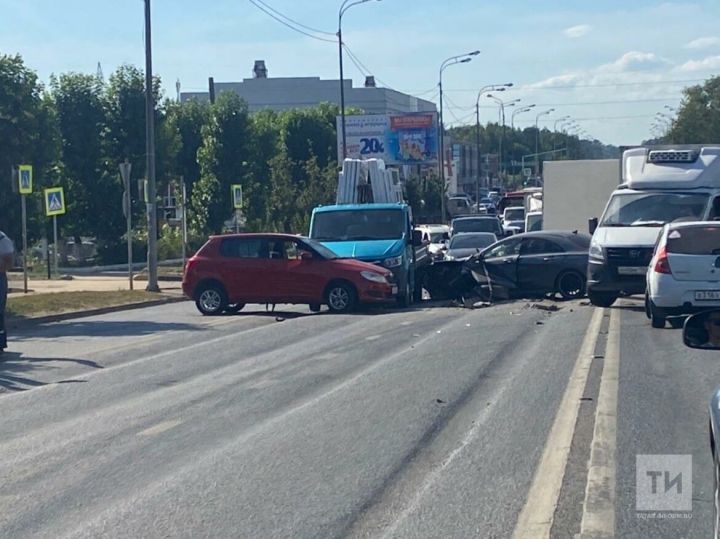 Массовое ДТП на Горьковском шоссе перекрыло въезд в Казань