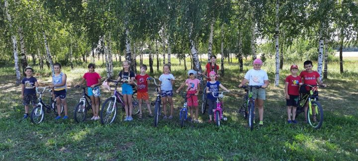 Дети чистопольского села отправились в велопоход по родным просторам