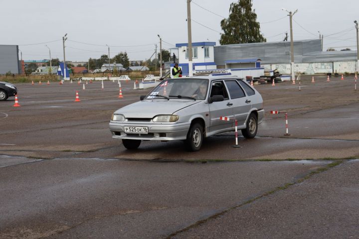 Молодые водители из 7 районов показали свои навыки на чистопольском автодроме