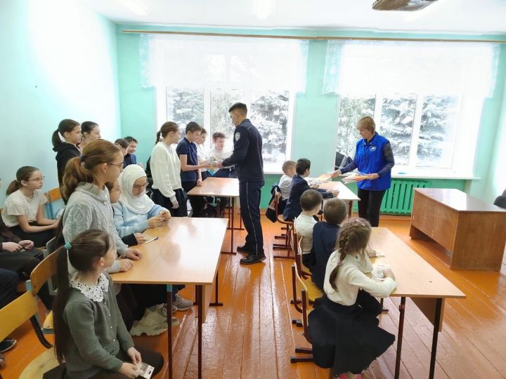 Школьники Чистопольского района отвечали на вопросы госавтоинспектора