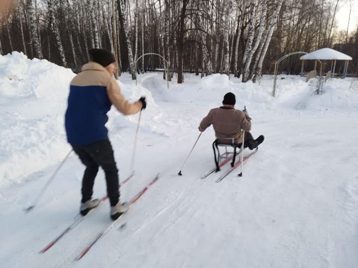 Постояльцы чистопольского дома-интерната приняли участие в мастер-классе по ходьбе на лыжах