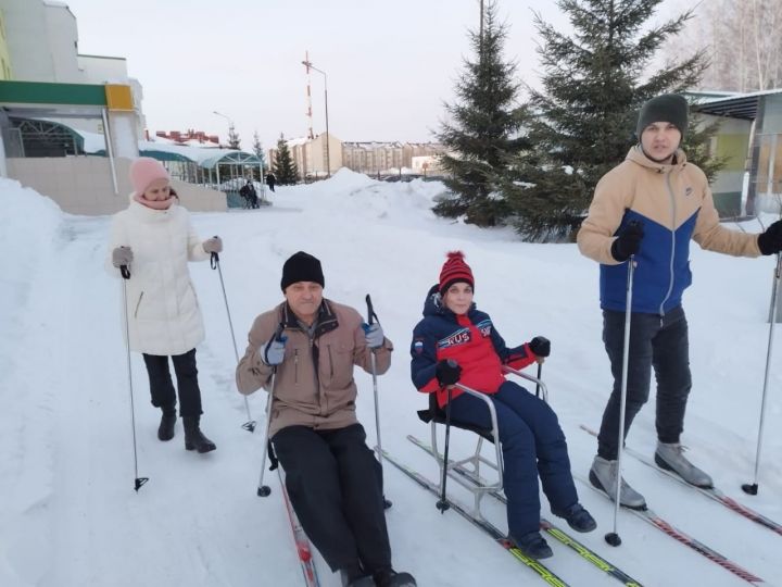 Постояльцы чистопольского дома-интерната приняли участие в мастер-классе по ходьбе на лыжах
