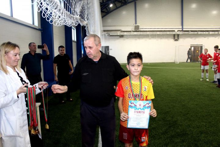 Чистопольские футболисты привезли золото с   межрайонного турнира в Буинске