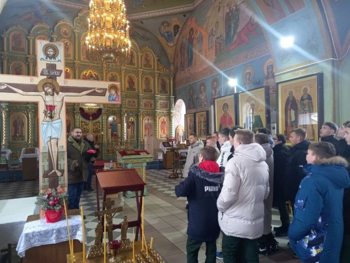 Для чистопольских кадетов провели экскурсию в Свято-Троицком храме