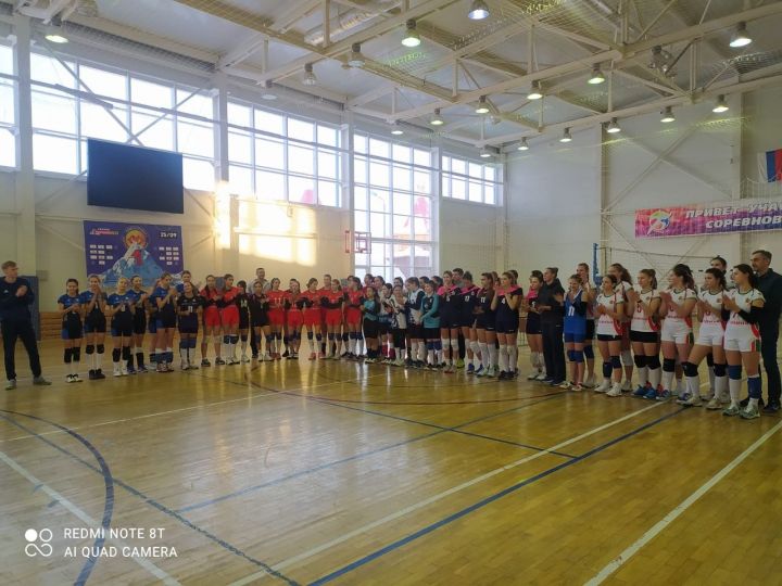 Завершился турнир по волейболу «Лидер Закамья» среди девушек
