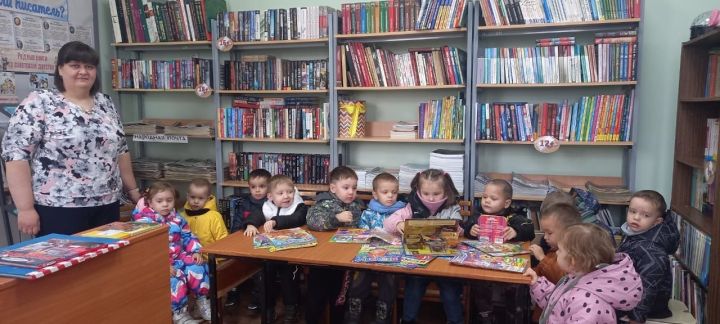 Для дошкольников чистопольского села прошла экскурсия-знакомство в библиотеке
