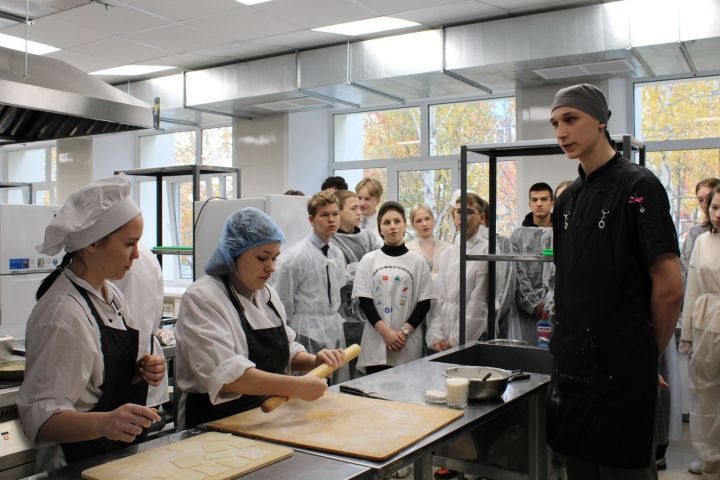 Около 200 учащихся 9 классов смогли пройти профессиональные пробы в Единый день открытых дверей в Чистопольском техникуме