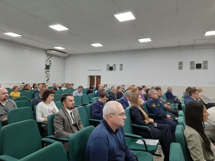 На повестке дня в чистопольском муниципалитете — поддержка участников СВО, состояние дел в АПК и оперативная обстановка