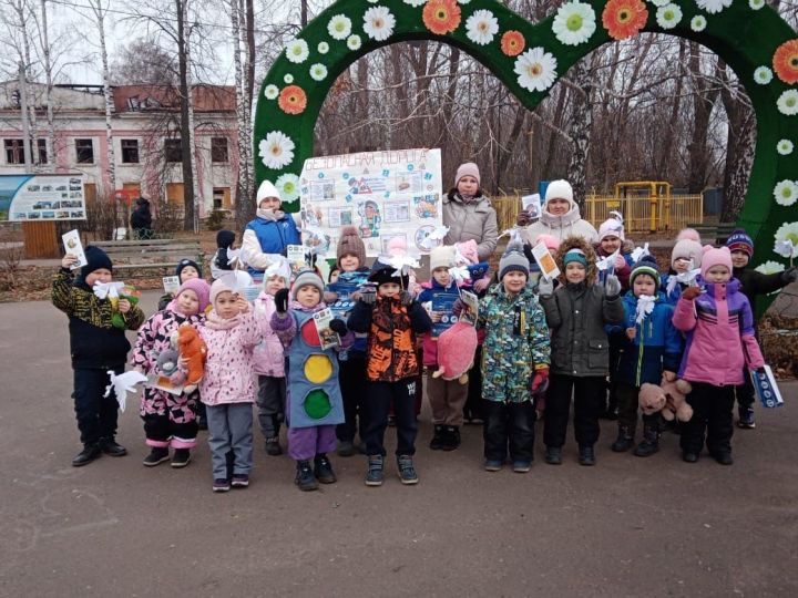 Пешеход, соблюдай правила: дети призвали чистопольцев к безопасному поведению на дороге