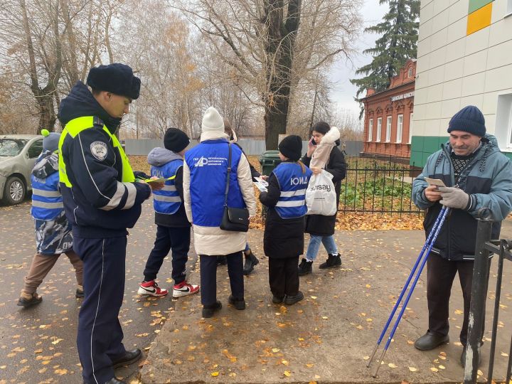 Отряд ЮИД чистопольской школы проверил, соблюдают ли пешеходы правила дорожного движения