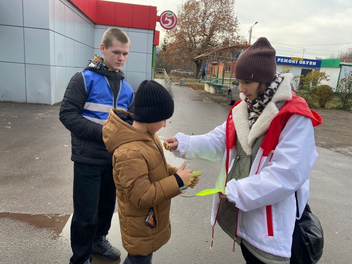 В рейд по городу вышли юные инспекторы дорожного движения чистопольской гимназии № 3