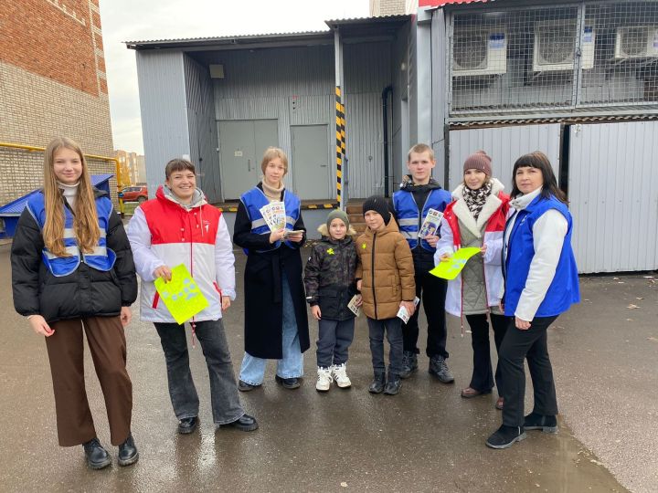 В рейд по городу вышли юные инспекторы дорожного движения чистопольской гимназии № 3