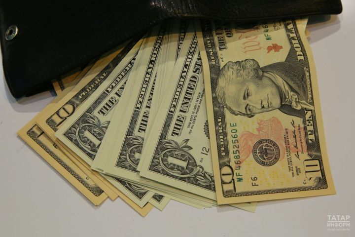 Курс доллара опустился ниже 92 рублей