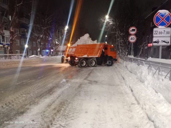 За ночь с чистопольских улиц вывезено около 1000 кубометров снега