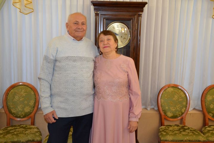 50 лет совместной жизни — супруги Миндубаевы отметили семейный юбилей в Чистопольском ЗАГСе