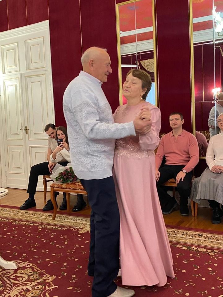 50 лет совместной жизни — супруги Миндубаевы отметили семейный юбилей в Чистопольском ЗАГСе