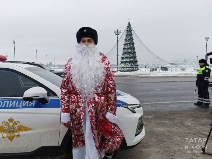 В Казани в рейдах ГИБДД участвует Дед Мороз