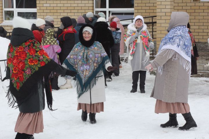 В поселке Юлдуз Чистопольского района состоялись праздничные гуляния «Масленица озорная, разудалая»