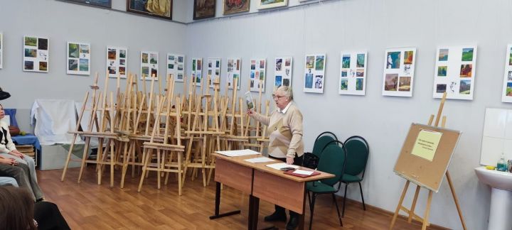Учащихся чистопольской художественной школы познакомили с произведениями известных художников