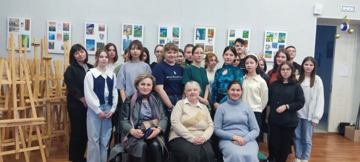 Учащихся чистопольской художественной школы познакомили с произведениями известных художников