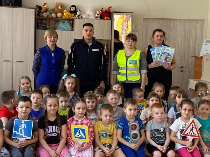 Воспитанники чистопольского детского сада повторили правила дорожного движения