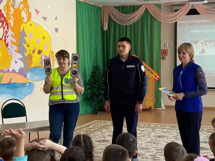 Воспитанники чистопольского детского сада повторили правила дорожного движения
