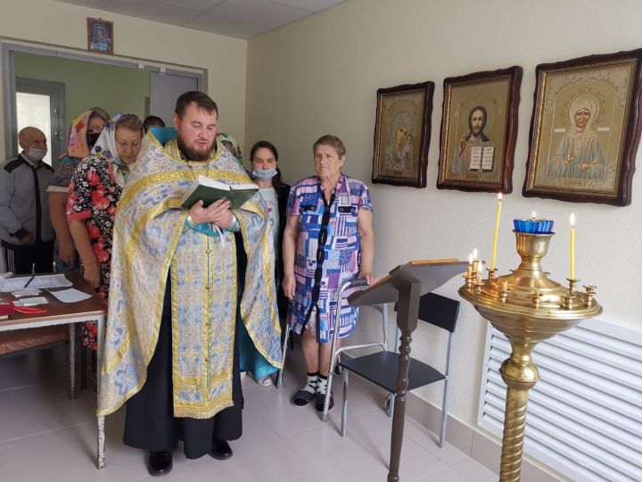 Молебен о здравии прошел в молитвенной комнате при стационаре Чистопольской ЦРБ