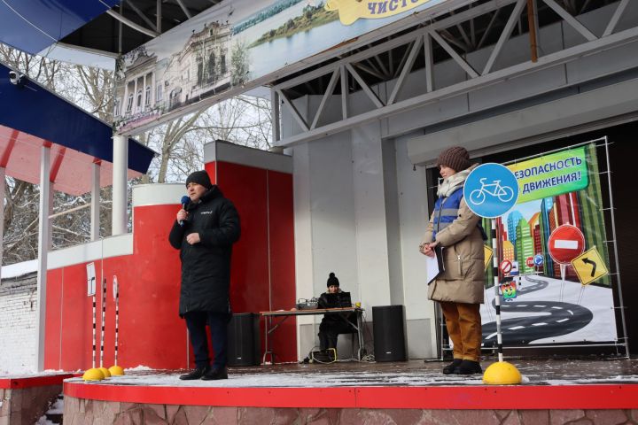 В день рождения отрядов ЮИД в Чистополе устроили праздник на свежем воздухе (фоторепортаж)