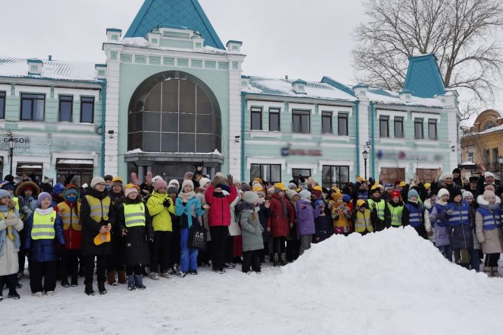 В день рождения отрядов ЮИД в Чистополе устроили праздник на свежем воздухе (фоторепортаж)