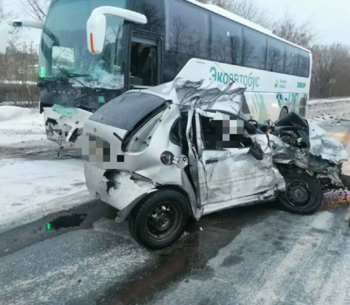 В Нижнекамске водитель легковушки погиб в ДТП с автобусом