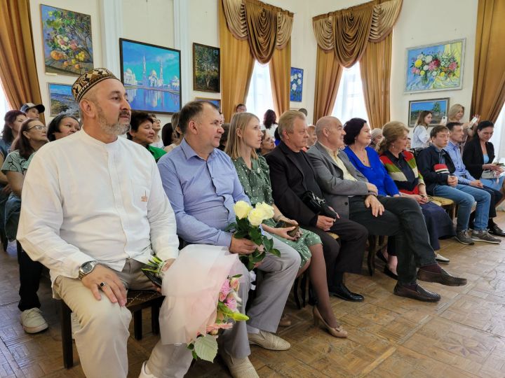 В Чистополе прошла персональная выставка именитой художницы