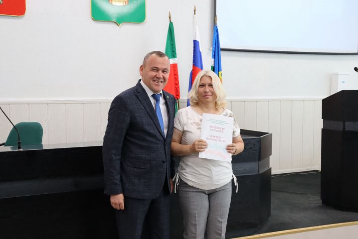 Сотрудника «Чистопольских известий» наградили на еженедельной планерке в муниципалитете