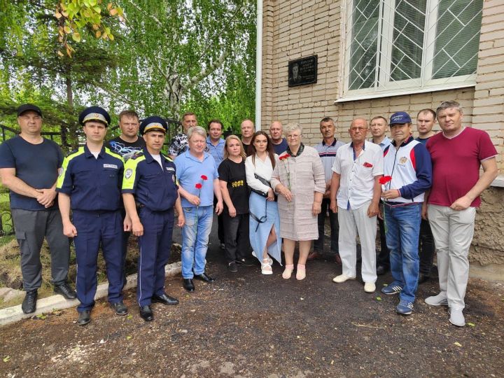 В Чистопольской Госавтоинспекции почтили память сотрудника, погибшего при исполнении служебного долга