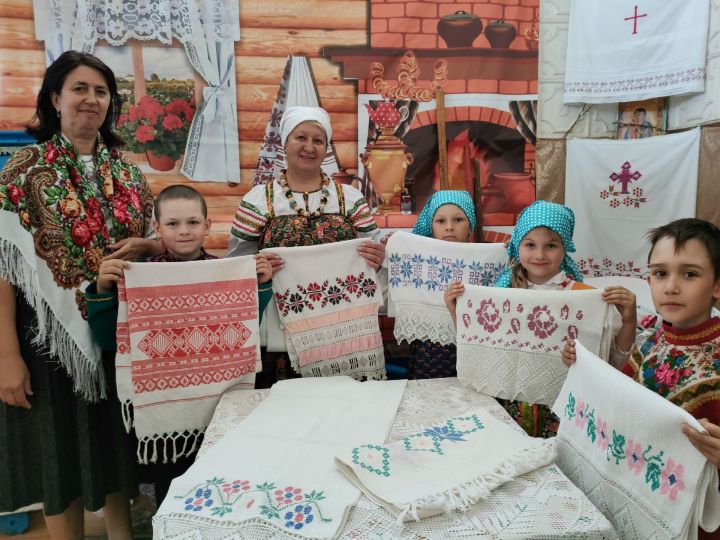 Считалось произведением искусства: юным жителям Чистопольского района рассказали об истории полотенца