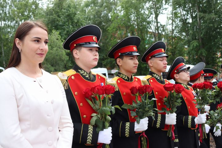 В Чистополе открыли памятник Герою России Игорю Груднову