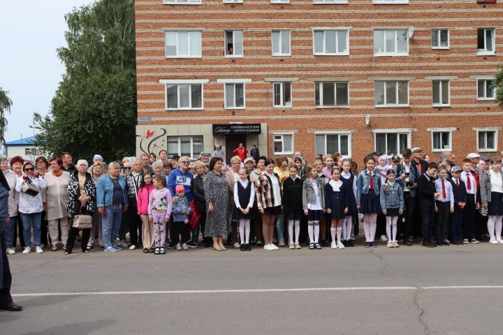 В Чистополе открыли памятник Герою России Игорю Груднову