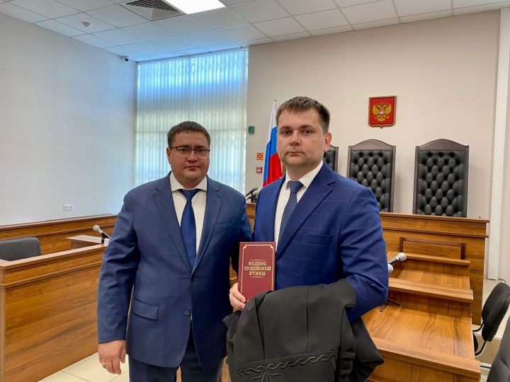 В Чистопольском городском суде принес присягу впервые назначенный на должность мировой судья