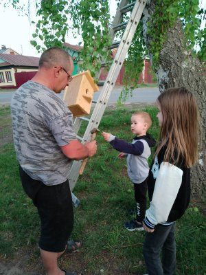 Семья из Чистополя сортирует мусор, очищает родники, делает скворечники и создает экологические игры